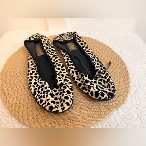 10/$25‎ • Wapiti Round Toe Animal Print Slippers